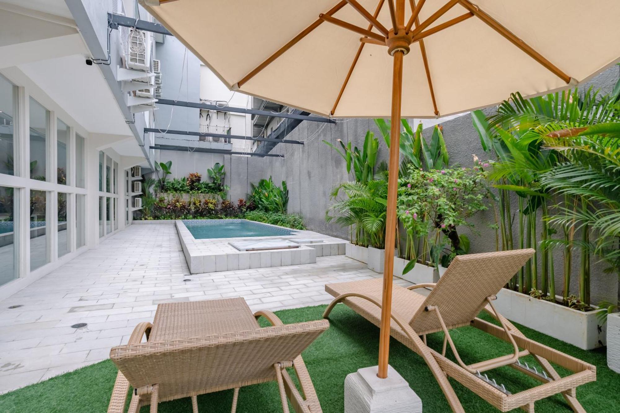 Bali Bustle Sunset Coliving And Coworking Space Legian  Exterior photo